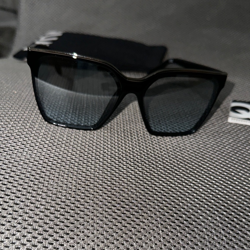 QUAY Level Up 60mm Square Sunglasses NEW, last one!